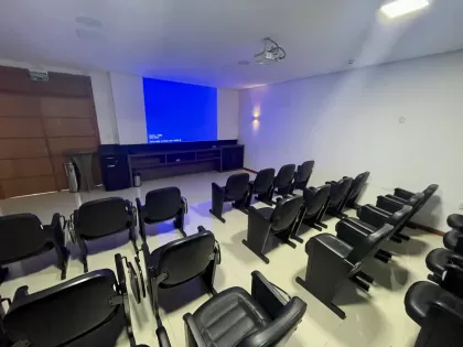 Dois ambientes para eventos corporativos.
